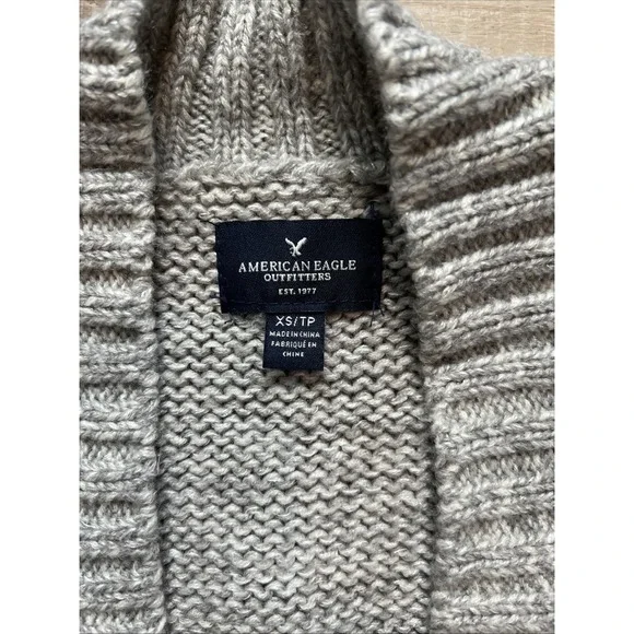 American Eagle Cardigan Gray Black Silver Fair Isle Chevron Sweater Women XS - Picture 2 of 10